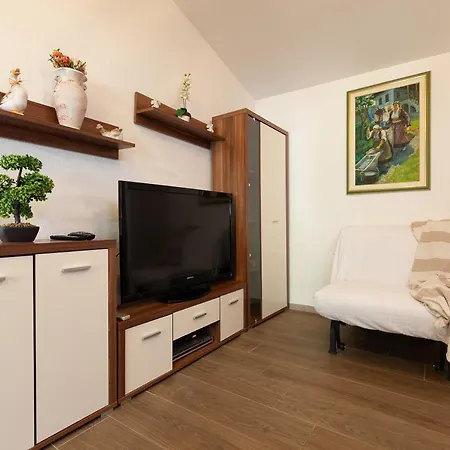 House Hana Дом отдыха Ровинь