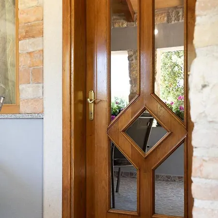 House Hana Дом отдыха Ровинь